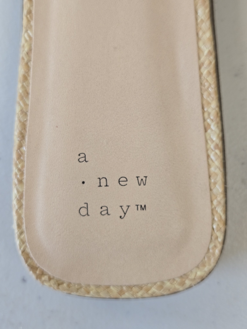 NWT Woven Beige Slide Sandals Size 9.5 - Picture 9 of 9